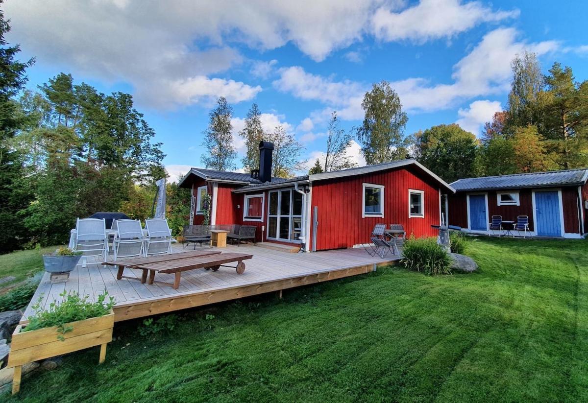 Peaceful Home In Cozy Cabin By The Lake Hyssna Exterior photo